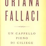 Un cappello pieno di ciliege