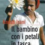 Il bambino con i petali in tasca